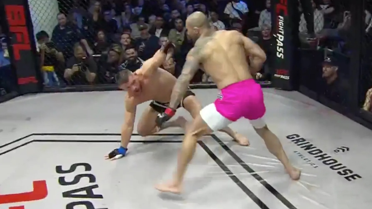 Rychlá lest, ještě rychlejší trest. Karma podlého MMA bojovníka dohnala po 11 vteřinách