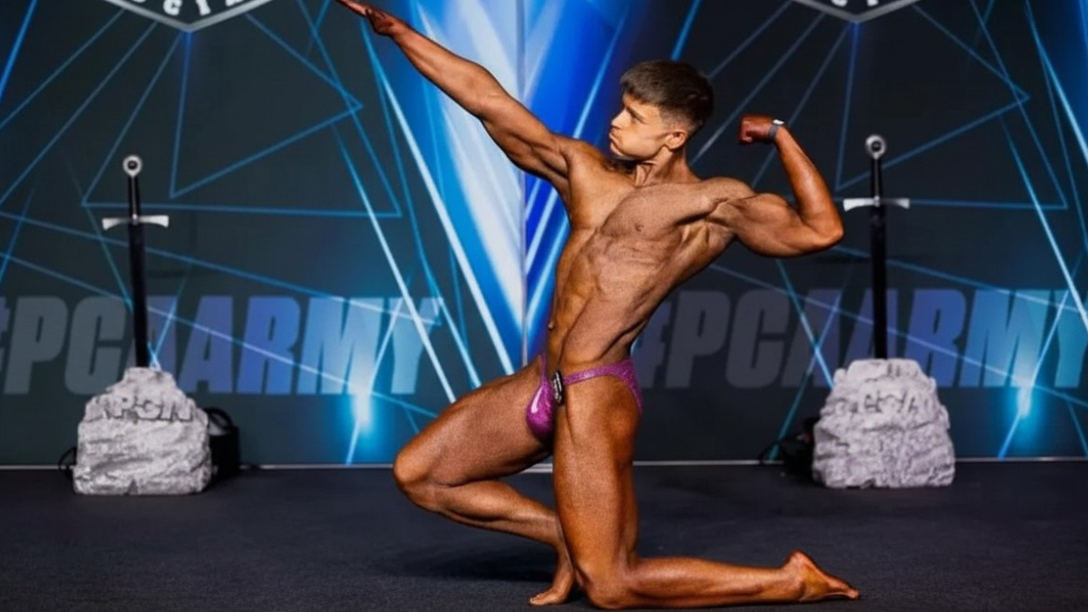 Podezřelá proměna. Za 14 měsíců se z oplácaného chlapce stala hora svalů