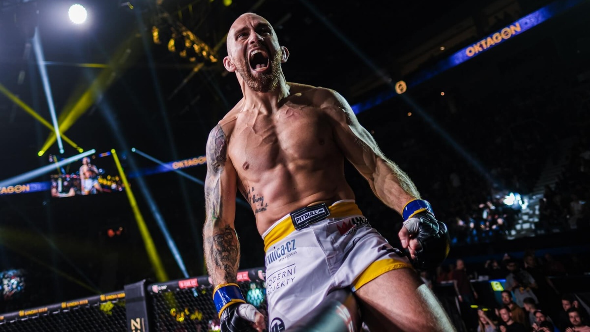 OKTAGON 87: Malach zničil soupeře tvrdým kolenem a ukázal, že do starého železa rozhodně nepatří