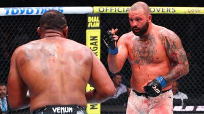 Těžkotonážníci předvedli v UFC zápas snů. Za patnáct minut trvající přestřelku sklidili ovace ve stoji