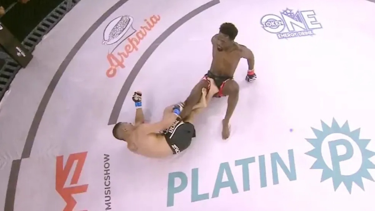 Trapas, který obletěl svět MMA. Bojovník si sám zapletl nohy a odklepal