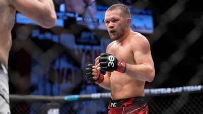 Šampion UFC převzal v Kremlu státní vyznamenání. Dekoroval ho sám Putin