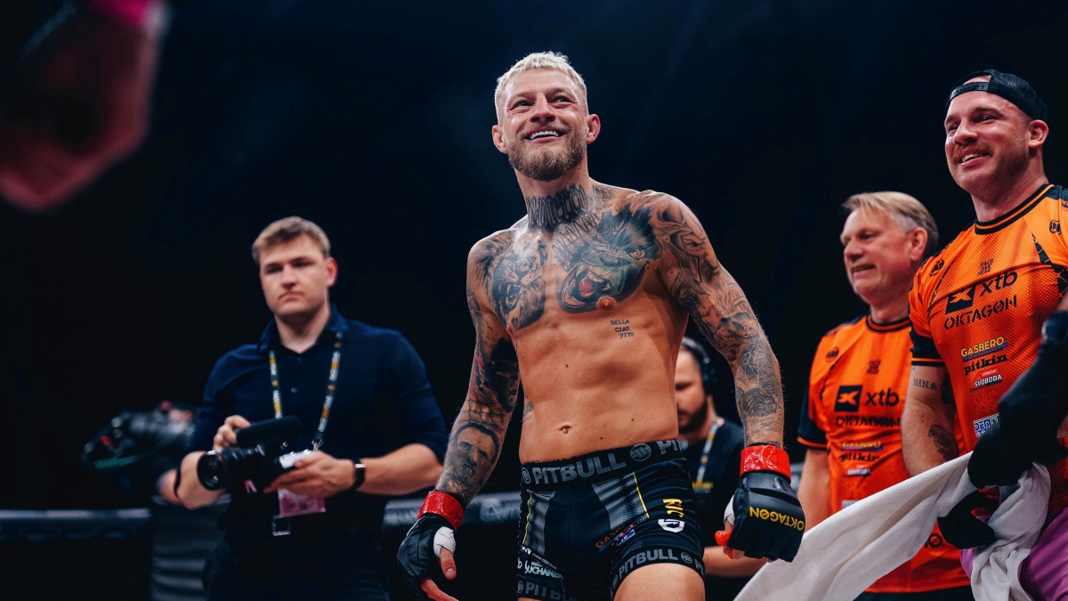 Roušal dostal ránu, bliklo mu před očima. Pak soupeře zničil a řekl si o titul, který v Oktagonu ještě neexistuje