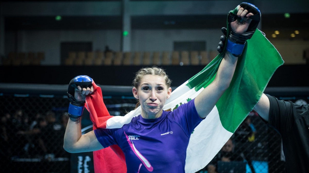 Kráska z UFC budí poprask. Bojovnice vystavila své pozadí v odvážných bikinách