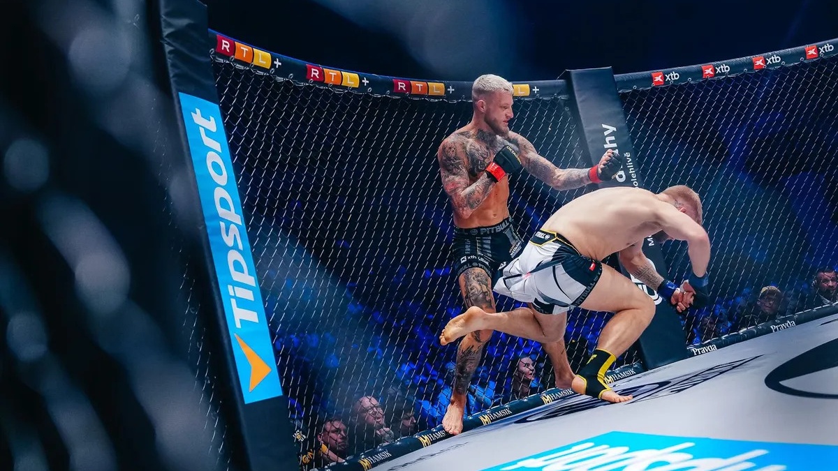 Roušal šel po divoké bitvě za rivalem do šatny. Po osobní válce přišel obrat, který čekal málokdo