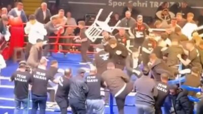 Ruský boxer vyhrál titulový zápas v Turecku a rozpoutalo se peklo. Létaly pěsti, kopance i plastové židle