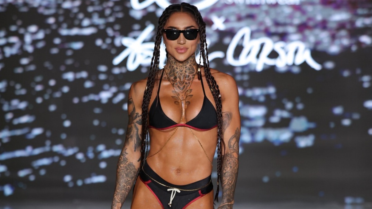 Populární fitness hvězda provokovala svým výstavním pozadím. Není divu, že má miliony sledujících
