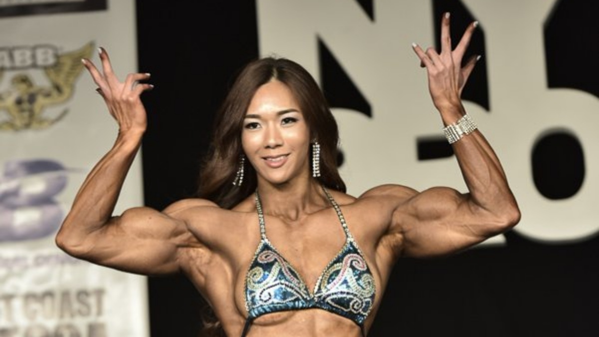 Kulturistka se vůbec nestydí. Krásná Korejka ráda provokuje svým odhaleným tělem