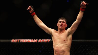 Veterán UFC Darren Till v debutu bez rukavic neponechal nic náhodě. Soupeře sundal levačkou ve druhém kole