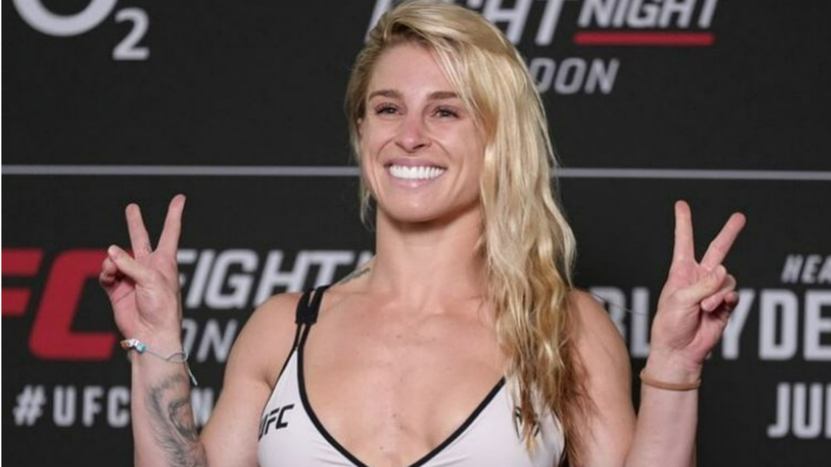 V UFC dostala padáka, ale o hladu nebude. Bojovnice si teď vydělává odhaleným tělem