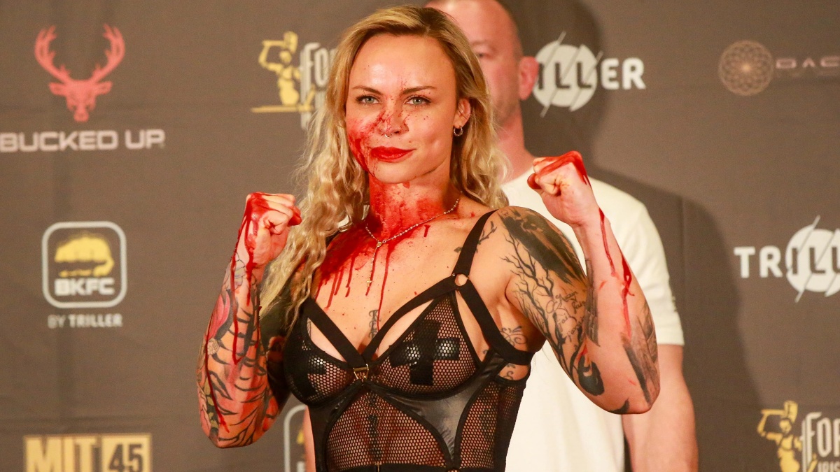 Boxerka odhodila zábrany a šla do spodního prádla. Jade Masson-Wong ví, jak rozpálit fanoušky i mimo ring