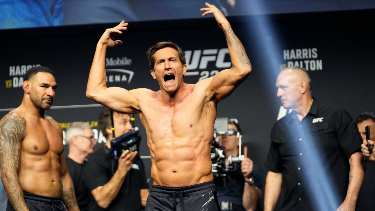 Hollywoodská hvězda se proměnila v MMA zápasníka. McGregor mu při natáčení naložil