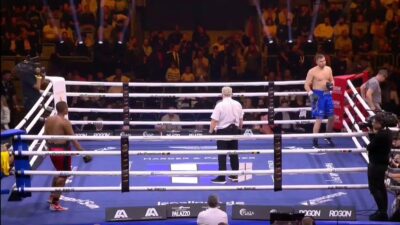 Boxer knokautoval soupeře za 4 sekundy. Kameraman nestihl ani přepnout záběr