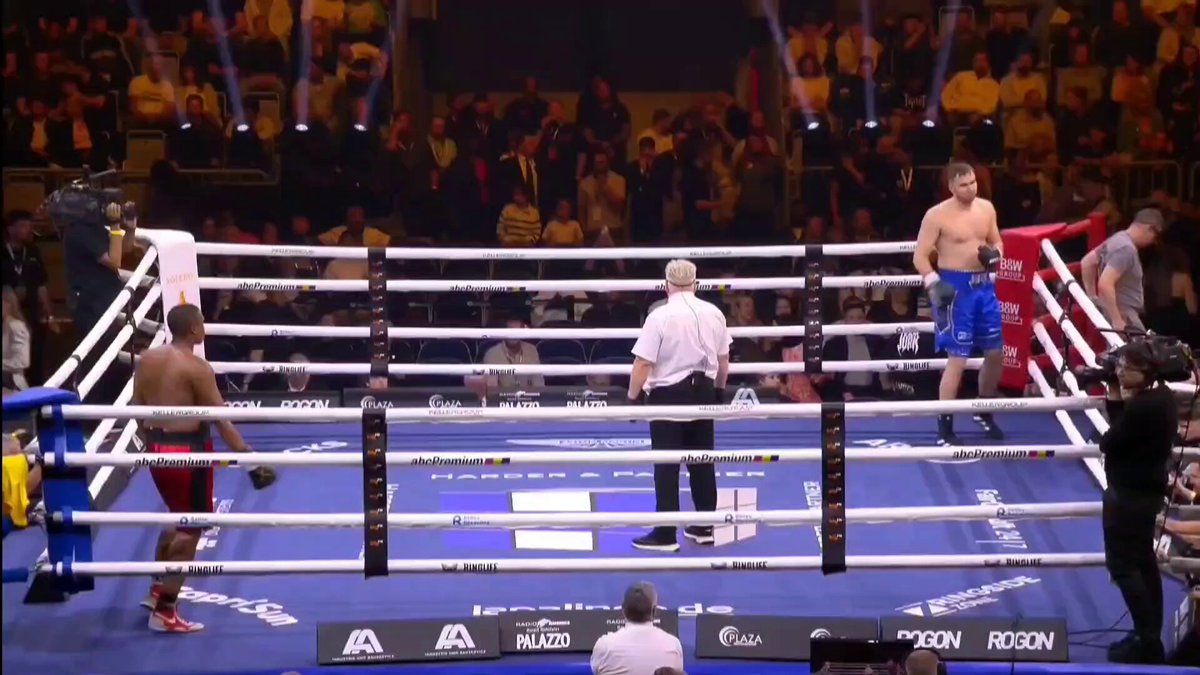Boxer knokautoval soupeře za 4 sekundy. Kameraman nestihl ani přepnout záběr