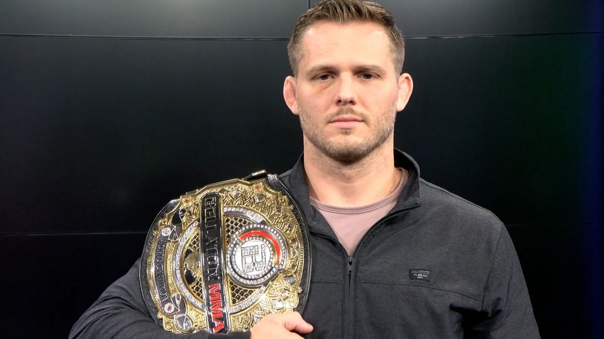 Hvězdný bojovník MMA byl zatčen nahý před strip klubem na Floridě. Policie ho viní ze sexuálního napadení