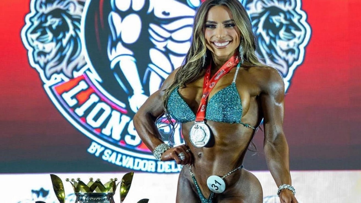 Silačka odhodila stud i zábrany. Fanouškům se ukázala nahoře bez