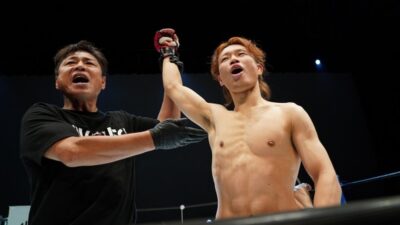 Japonský kickboxer překvapil. Do ringu nastoupil v šortkách s odhaleným pozadím