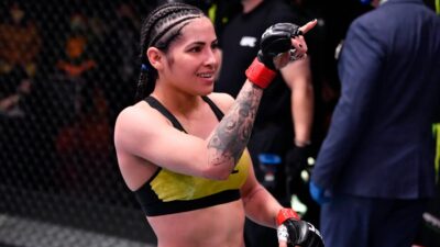 V kleci UFC své fanoušky už dlouho nepotěšila, fotkami v bikinách ano. Brazilka ráda provokuje svými křivkami
