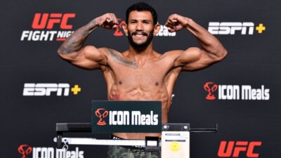 Bojovník předvedl techniku, kterou v MMA neuvidíte ani jednou za 10 let. Soupeř křičel bolestí