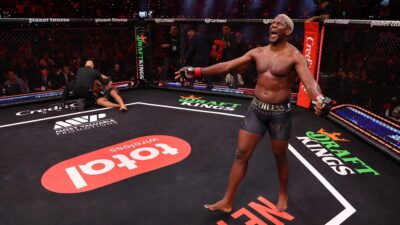 Jake Paul si půjčil staré hvězdy a Netflix to odvysílal milionům. Na dlouhodobou válku s UFC to ale nestačí