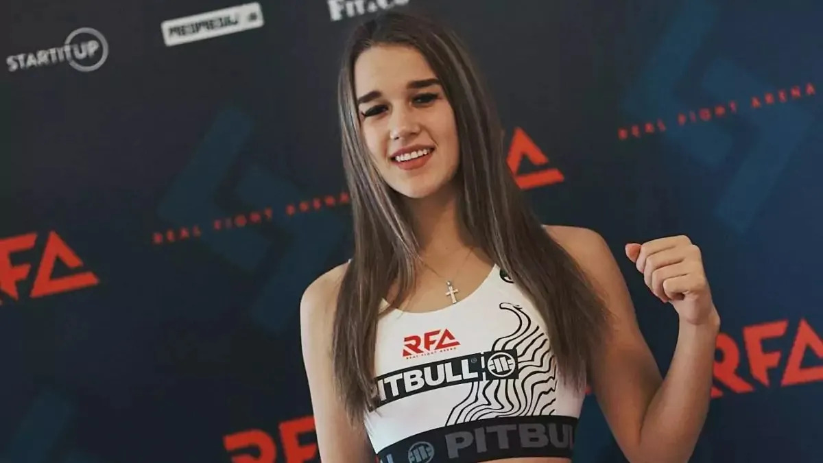 První zápas mimo RFA a hned senzace. Veronika Zajícová ukončila Španělku vzácnou submisí