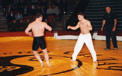 Krvavé bitvy v kleci, které nebraly konce. Jen 3 z 10 fanoušků MMA poznají vítěze nejdelších zápasů historie