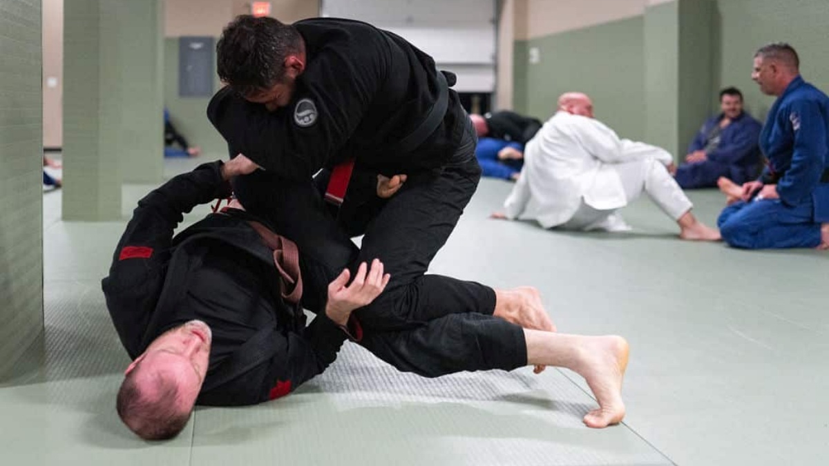Černý pásek, černý den: mladý student po lekci jiu-jitsu ochrnul, vysoudil téměř miliardu