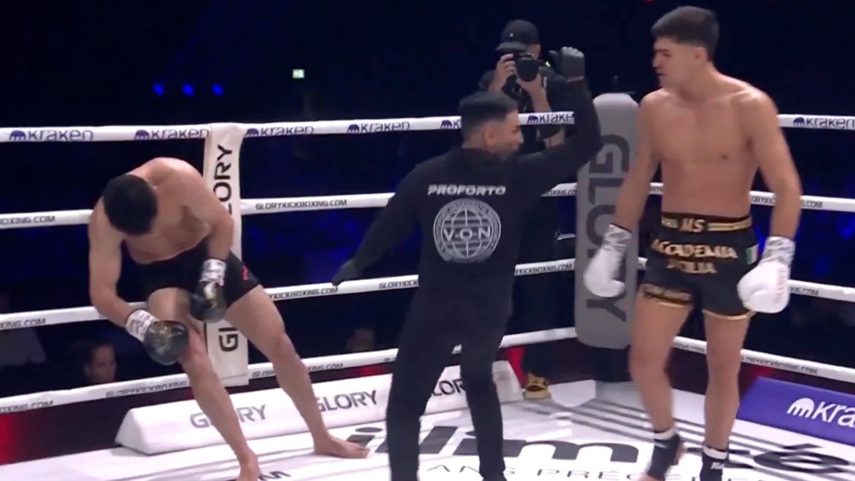 Tělo ho drželo ve stoje, ale hlava už dávno spala. Debutant v GLORY sestřelil soupeře tvrdým hákem