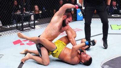 Zápasník na UFC v Baku pokousal soupeře. Rozhodčí stál metr od něj a nezakročil
