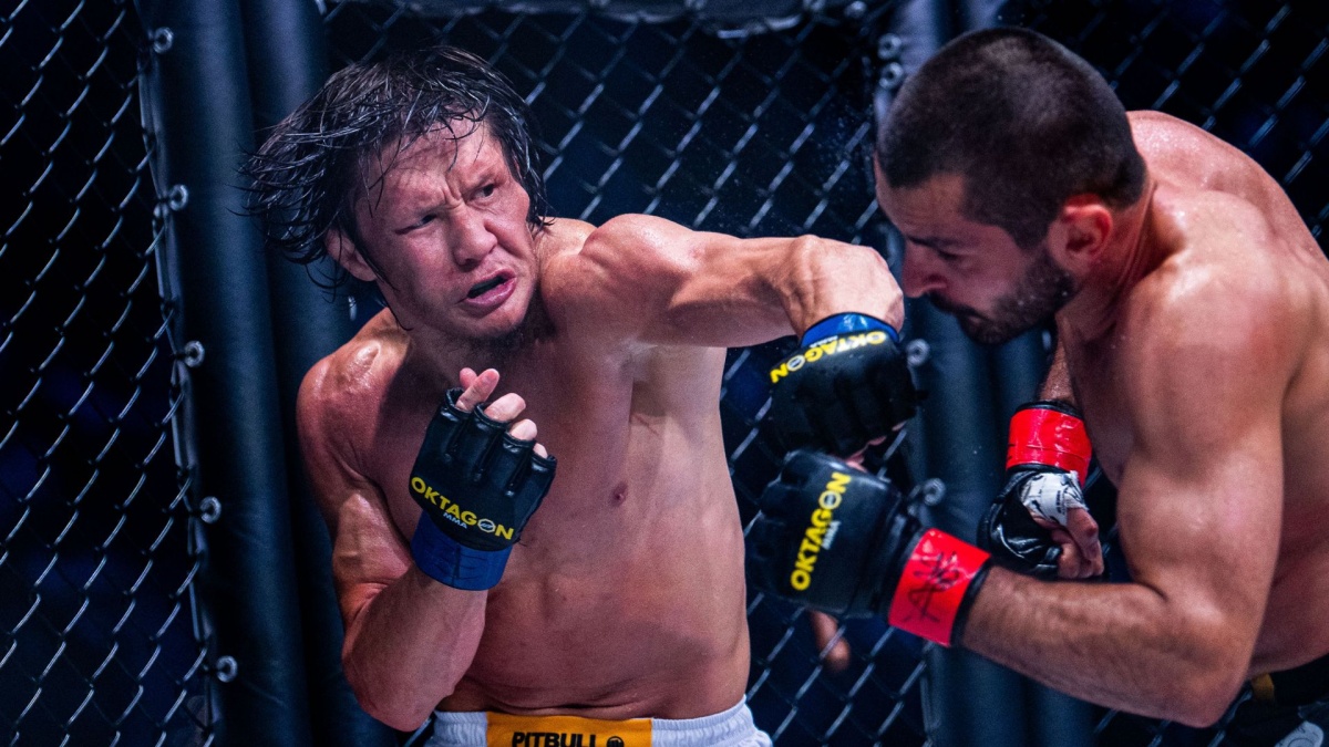 Zhumagulov po zápase nevidí na pravé oko a močí krev. Severino prý fauloval úmyslně