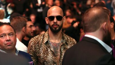 Andrew a Tristan Tateovi skončili v poutech. Zadrželi je před bareknuckle show