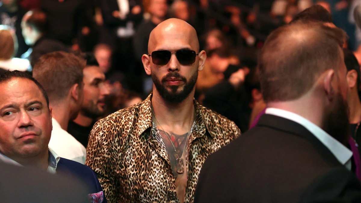 Andrew a Tristan Tateovi skončili v poutech. Zadrželi je před bareknuckle show
