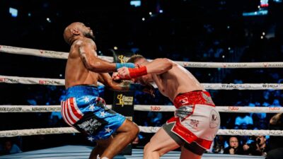 Boxer okopíroval nástup Apolla Creeda. Dopadl úplně stejně, soupeř ho tvrdě vypnul