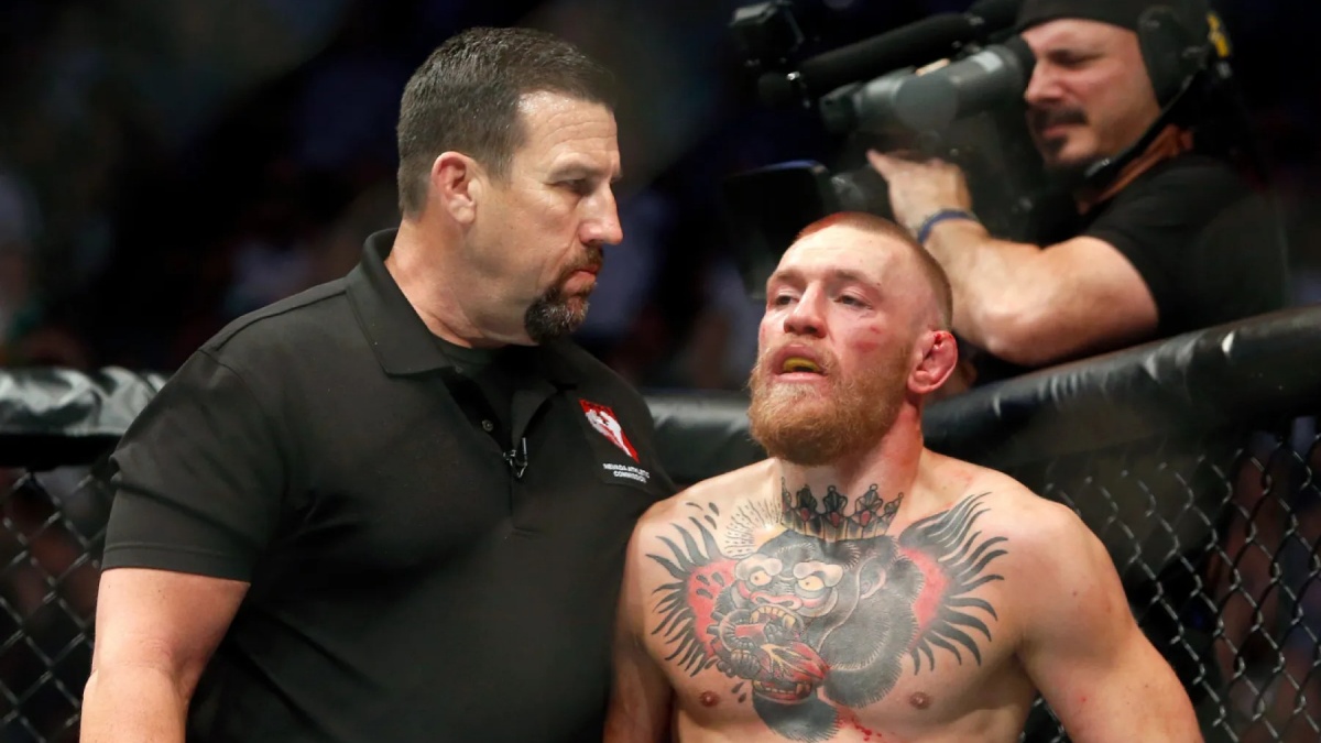 Tvůrce pravidel MMA odmítl Pereirův hon na Herba Deana. McCarthy se sudího zastal