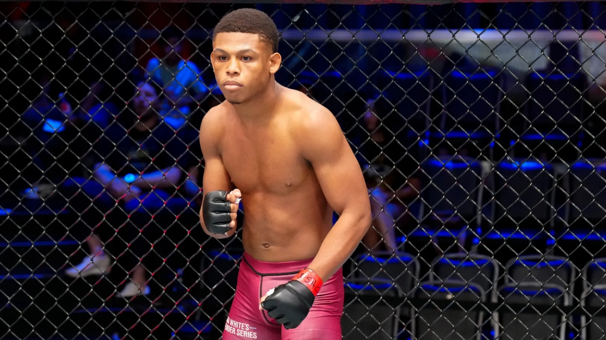 Veterána UFC musela z klece vynést ochranka