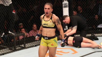 Bývalá šampionka UFC rozváží jídlo. Andrade si při zranění přivydělává