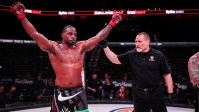 Bojovník UFC nemohl dýchat. Roh ho přesto poslal do třetího kola