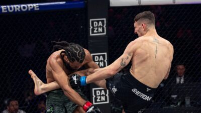 Děsivé KO na turnaji PFL. Sheridan poslal Vakea kolenem do bezvědomí