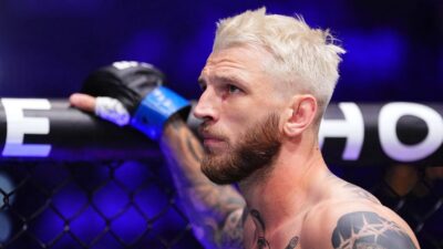 Hooker po porážce v Paříži vyrazil za fanouškem. Musela ho zastavit ochranka