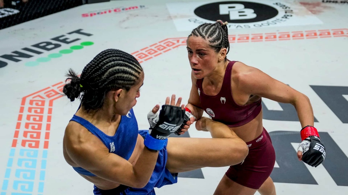 UFC Paris: Benouaich ukončila krvavý zápas škrcením. Soupeřku uspala ve druhém kole