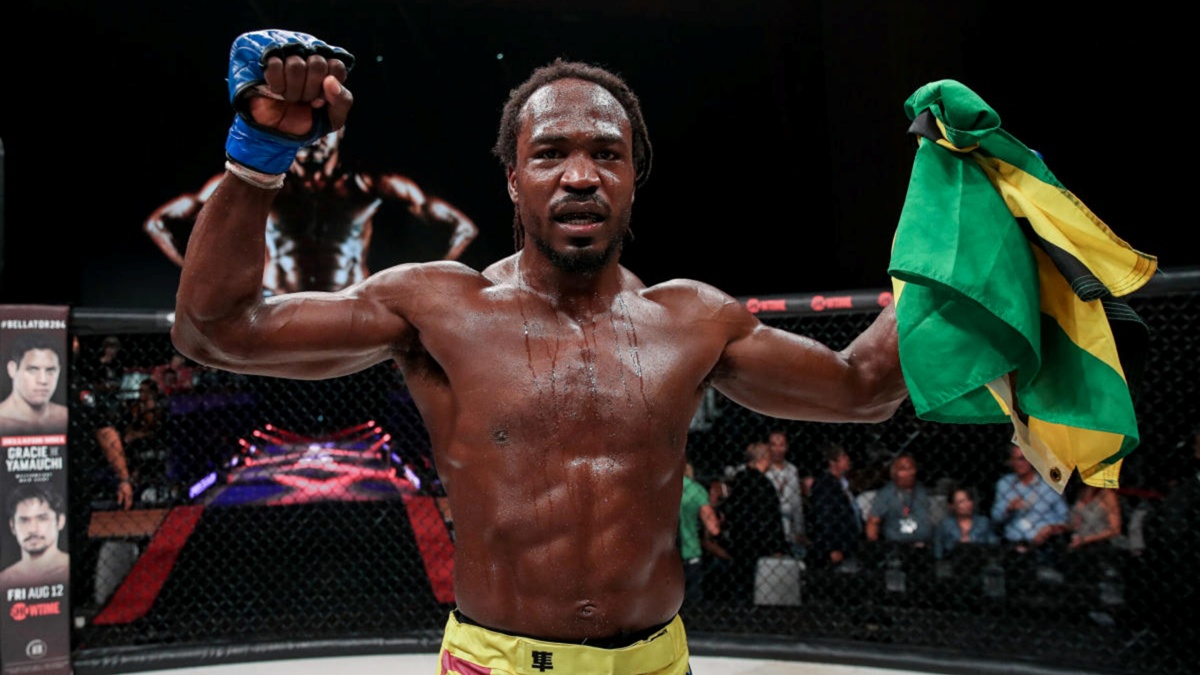 Bývalý šampion Bellatoru chce do UFC. Tvrdí, že by porazil Machačeva
