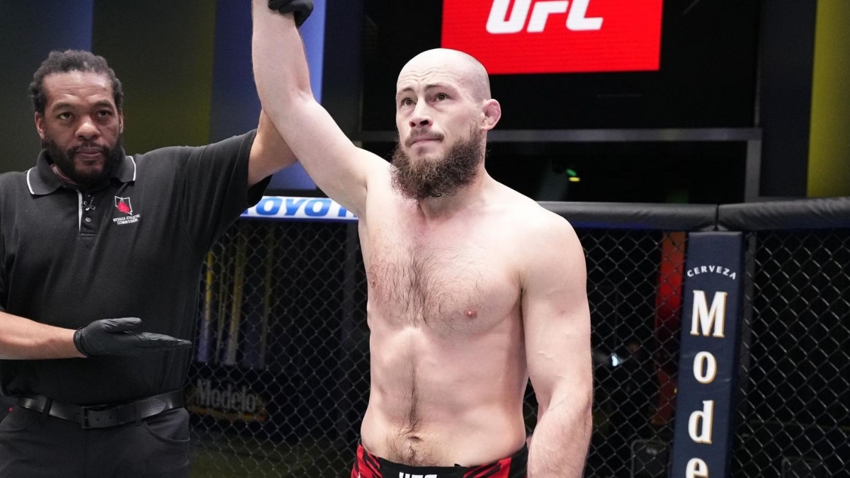 Šest výher a žádná porážka. Fakhretdinov dodnes nechápe, proč musel z UFC odejít